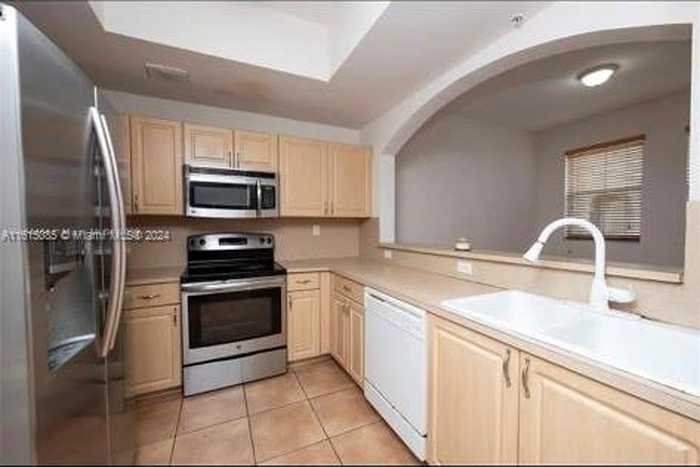 photo 2: Unit 213, Miami FL 33174