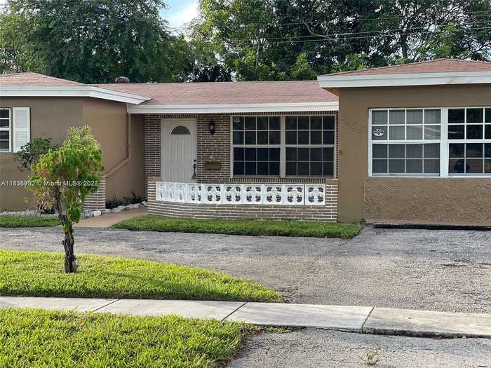 photo 2: 3156 NW 41st St, Lauderdale Lakes FL 33309