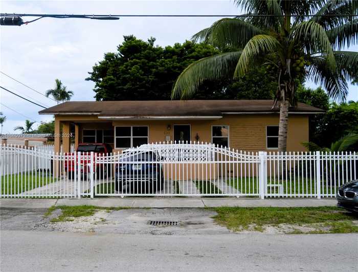 photo 1: 4241 W 1st Ave, Hialeah FL 33012