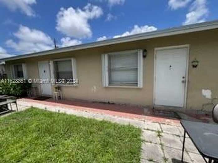 photo 2: 2845 NW 13th Ct, Fort Lauderdale FL 33311