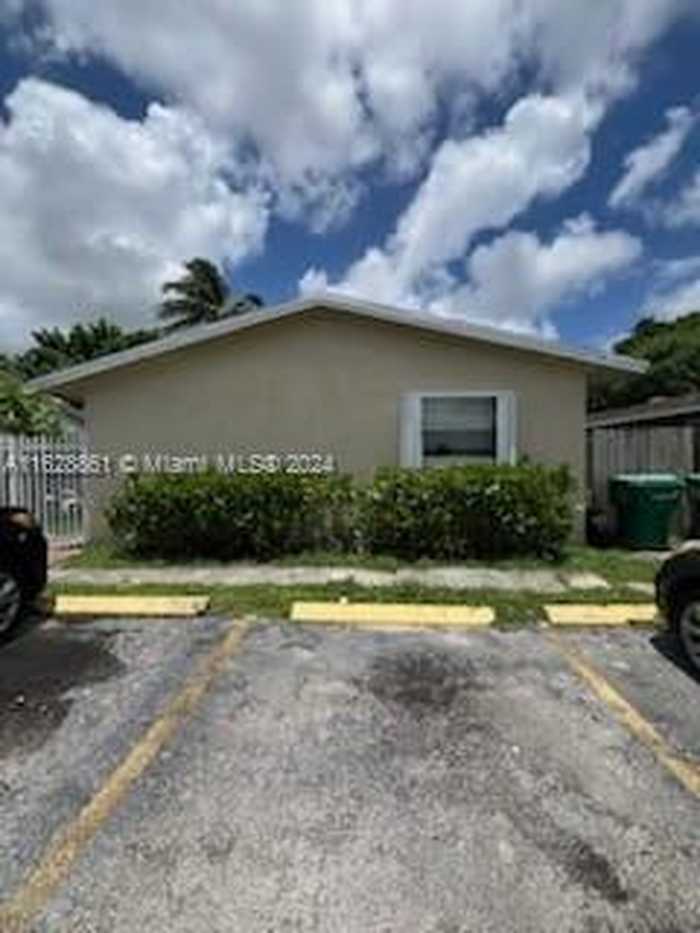 photo 3: 2845 NW 13th Ct, Fort Lauderdale FL 33311