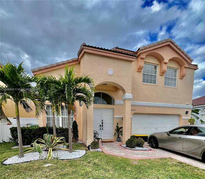 photo 1: 15825 NW 16th Ct, Pembroke Pines FL 33028