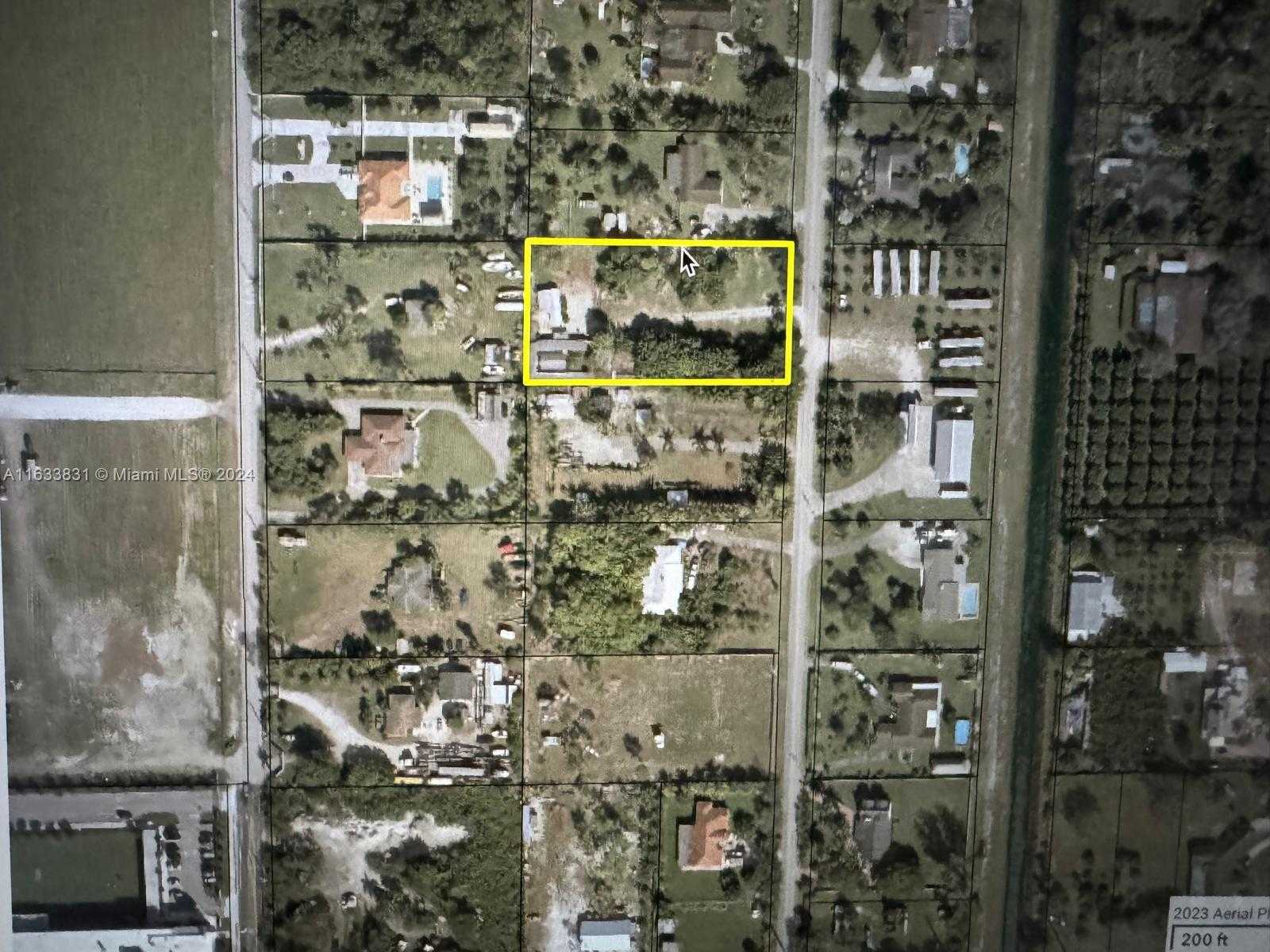 photo 2: 245 SW 123rd Ave, Homestead FL 33032