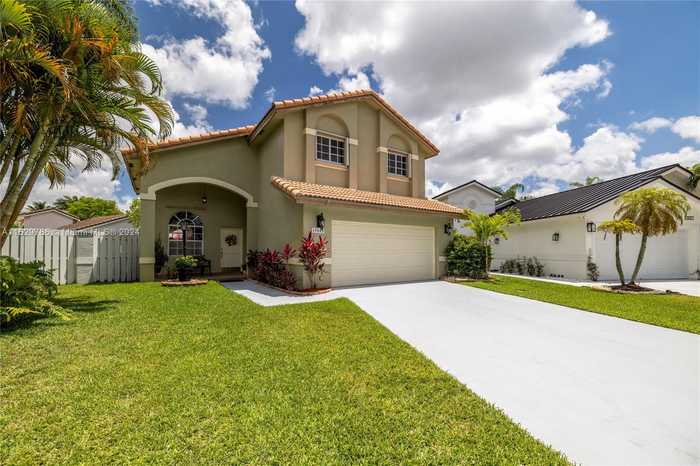 photo 1: 17643 SW 5th St, Pembroke Pines FL 33029