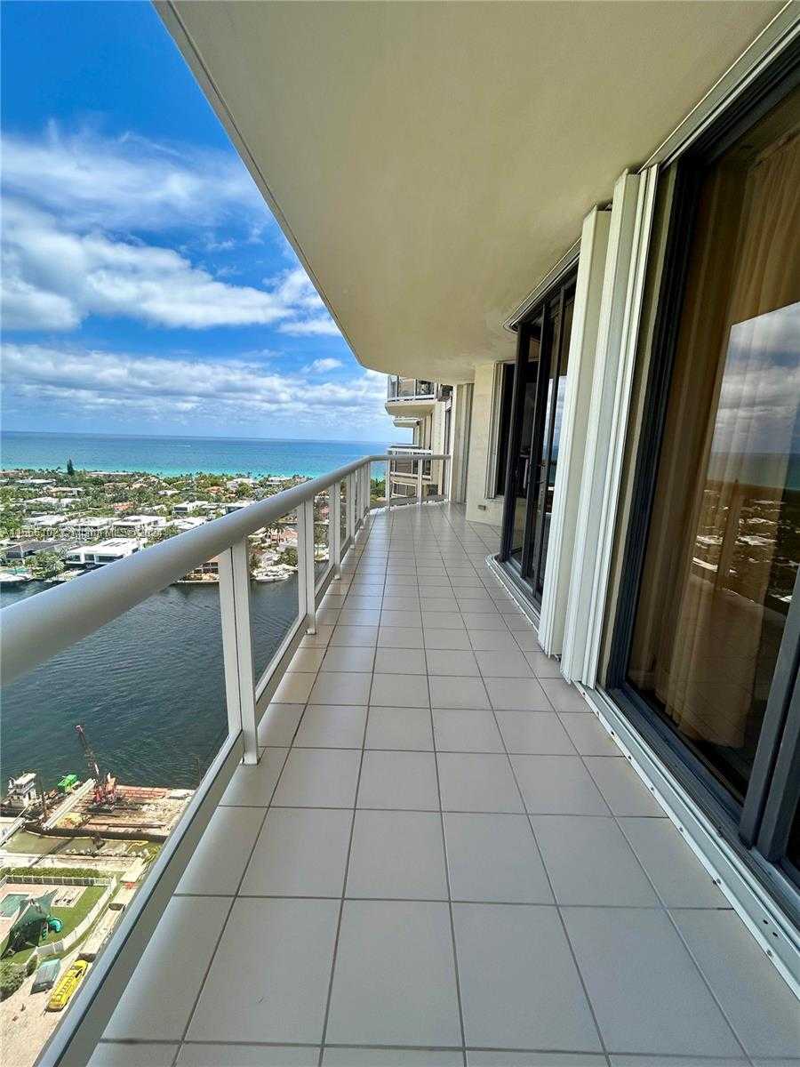 photo 3: 20191 E Country Club Dr Unit 2504, Aventura FL 33180