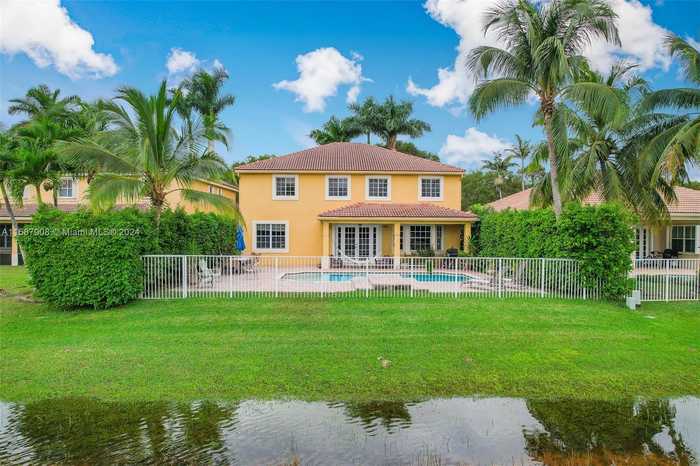 photo 1: 701 Nandina Dr, Weston FL 33327