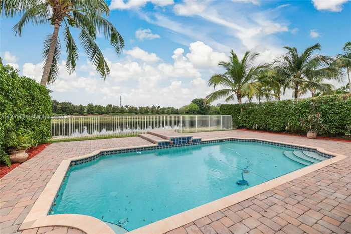 photo 2: 701 Nandina Dr, Weston FL 33327