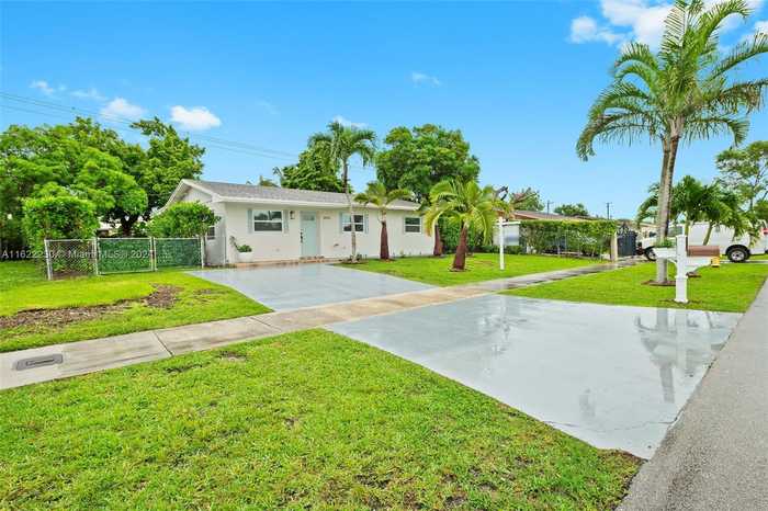 photo 1: 11951 SW 178th Ter, Miami FL 33177