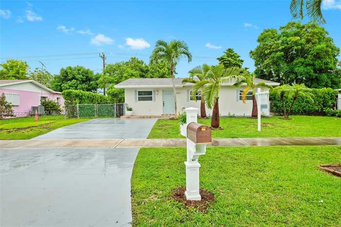 photo 2: 11951 SW 178th Ter, Miami FL 33177