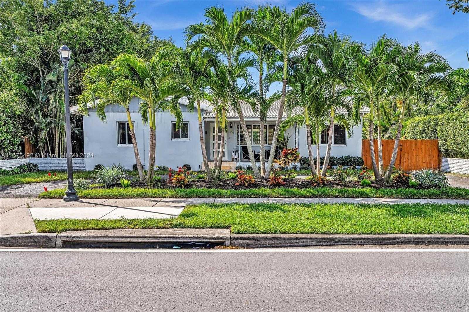 photo 2: 74 NE 103rd St, Miami Shores FL 33138