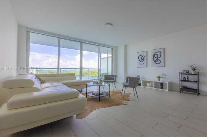 photo 2: 400 Sunny Isles Blvd Unit 905, Sunny Isles Beach FL 33160