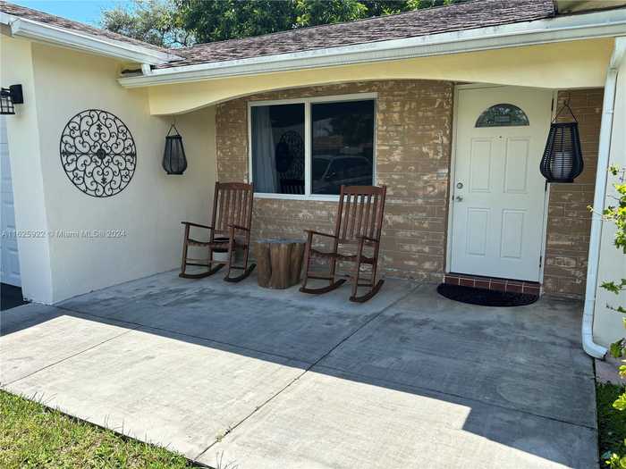 photo 2: 8200 NW 106th Ave, Tamarac FL 33321