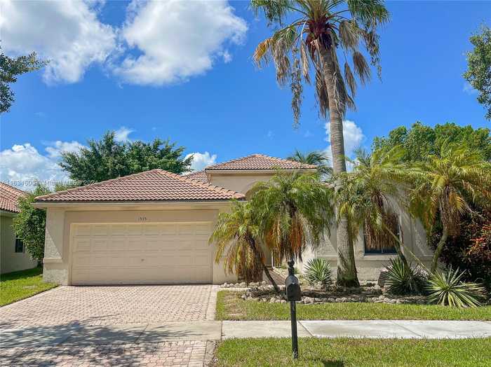 photo 2: 1535 Elm Grove Rd, Weston FL 33327