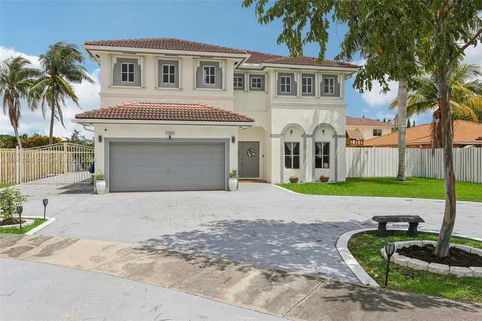 photo 1: 15045 SW 38th Ter, Miami FL 33185