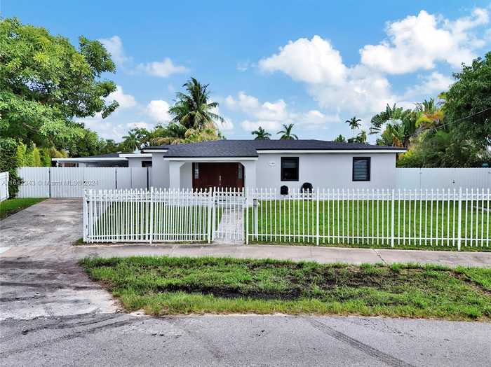 photo 1: 11431 SW 48th St, Miami FL 33165