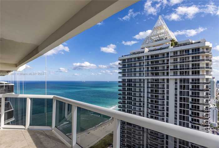 photo 1: 4779 SW Collins Ave Unit 4005, Miami Beach FL 33140