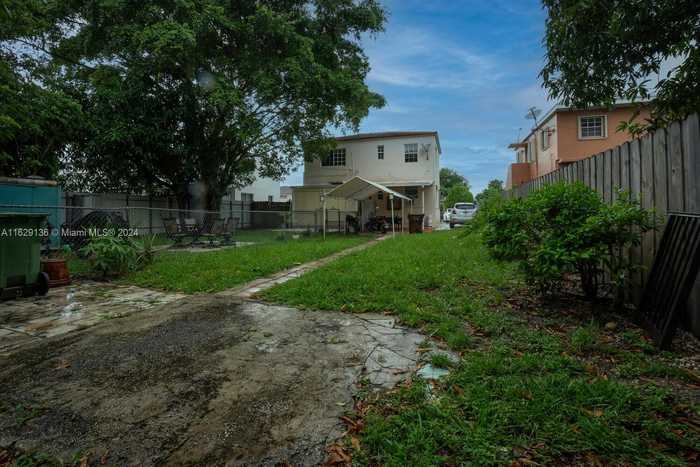 photo 10: 330 E 16th St, Hialeah FL 33010