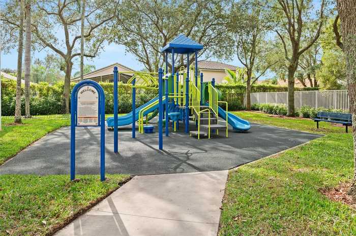 photo 37: 1137 NW 133rd Ave, Pembroke Pines FL 33028