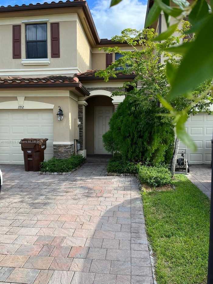 photo 2: 3352 W 91 Terrace, Hialeah FL 33018