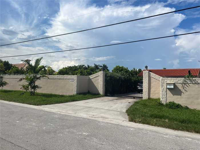 photo 1: 11825 SW 51st St, Miami FL 33175