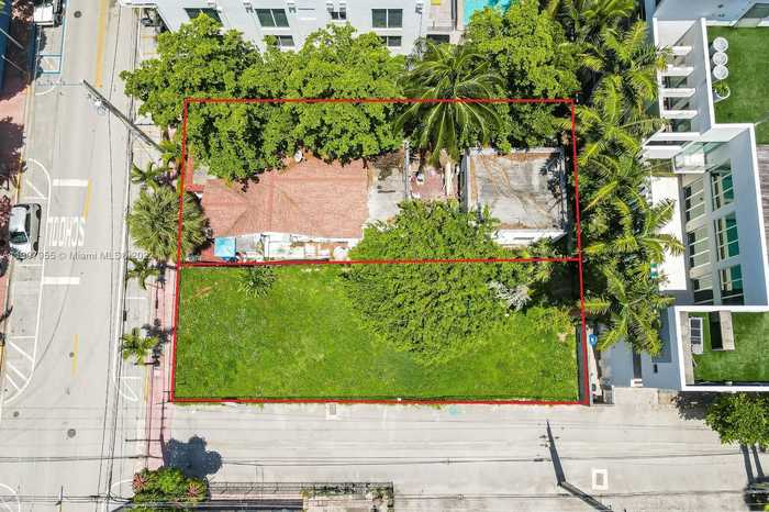 photo 1: 912 4th St, Miami Beach FL 33139