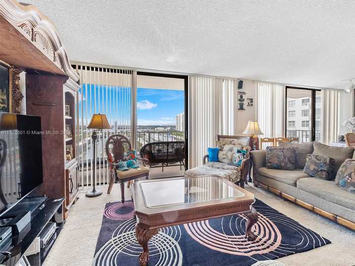 photo 2: 290 174th St Unit 1809, Sunny Isles Beach FL 33160