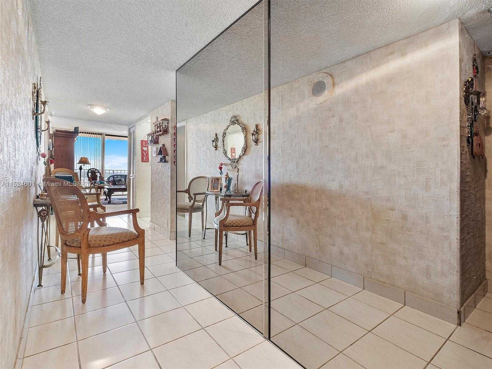 photo 3: 290 174th St Unit 1809, Sunny Isles Beach FL 33160