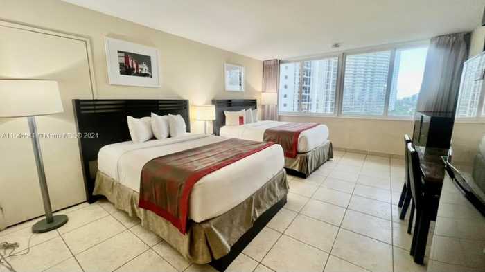 photo 2: 19201 Collins Ave Unit 942, Sunny Isles Beach FL 33160