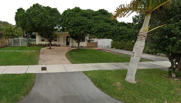 photo 2: 230 NW 57th Ct, Miami FL 33126