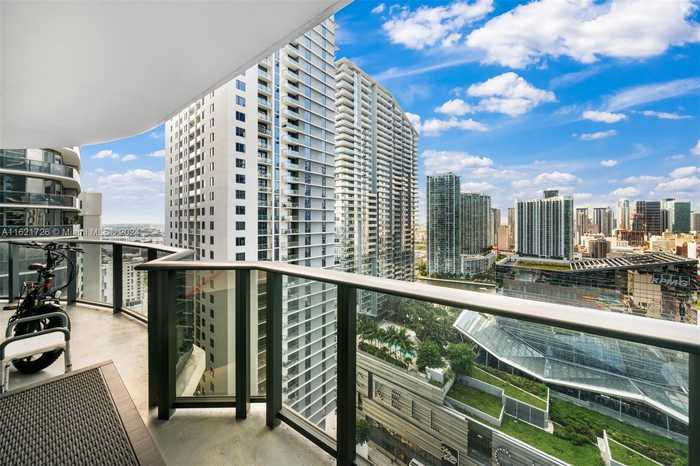 photo 2: 45 SW 9th St Unit 2608, Miami FL 33130