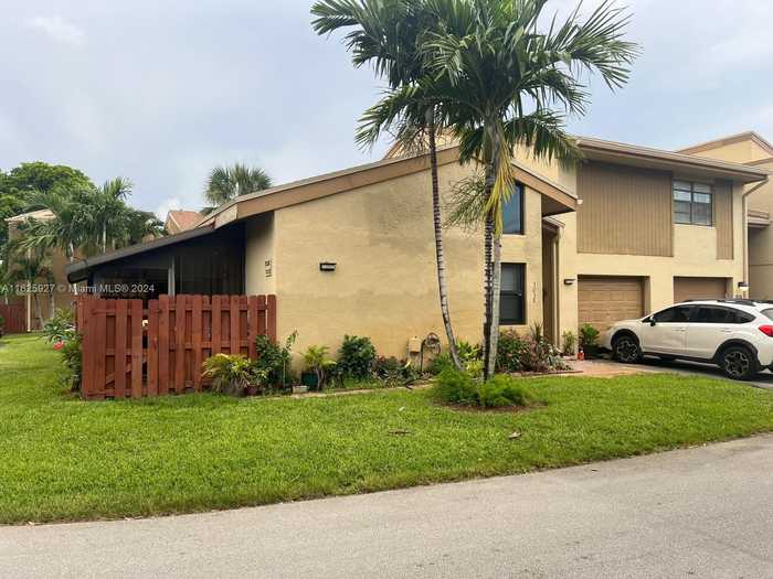 photo 2: 3038 E Missionwood Cir Unit A-1, Miramar FL 33025