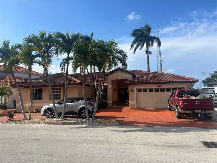 photo 1: 8417 NW 201st Ter, Hialeah FL 33015