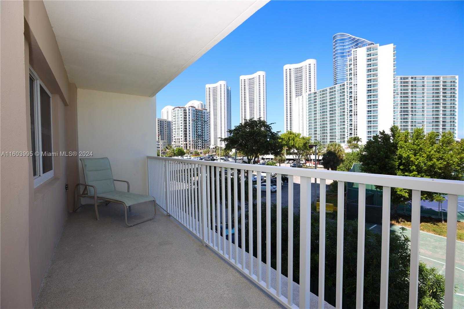 photo 2: 300 Bayview Dr Unit 216, Sunny Isles Beach FL 33160