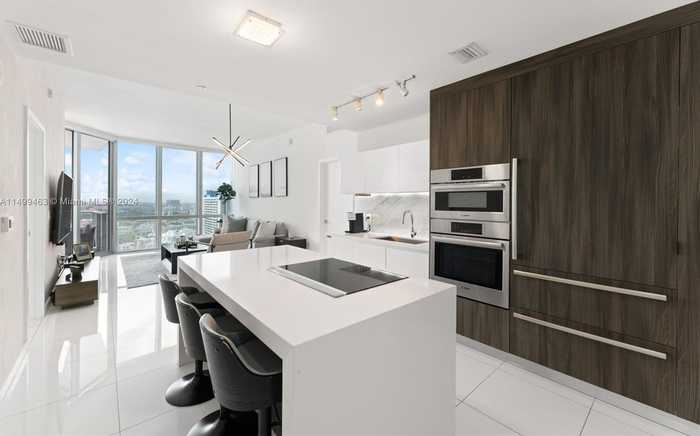 photo 2: 851 NE 1st Ave Unit 2308, Miami FL 33132