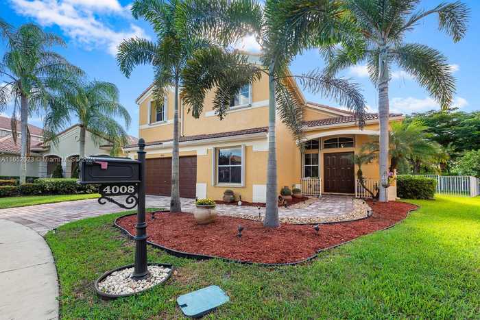 photo 1: 4008 Staghorn Ln, Weston FL 33331