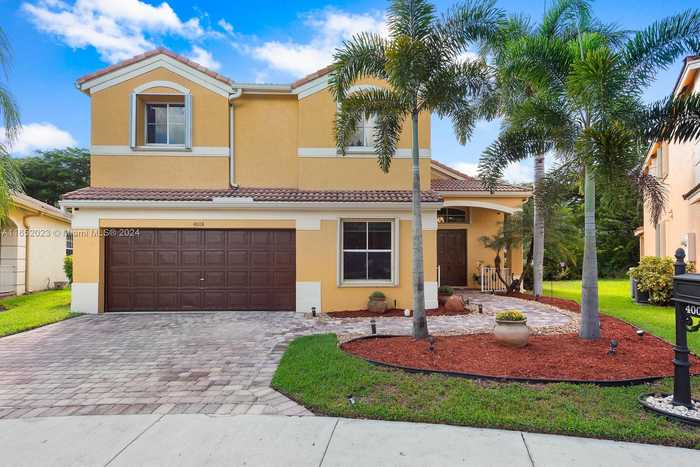 photo 2: 4008 Staghorn Ln, Weston FL 33331