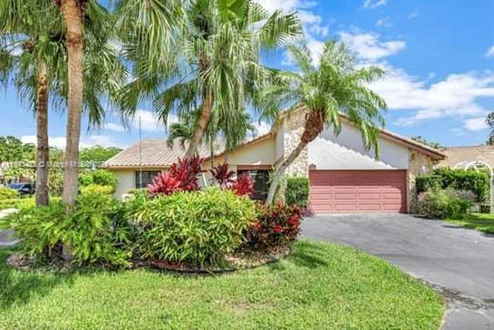 photo 2: 7308 Corkwood Ter, Tamarac FL 33321