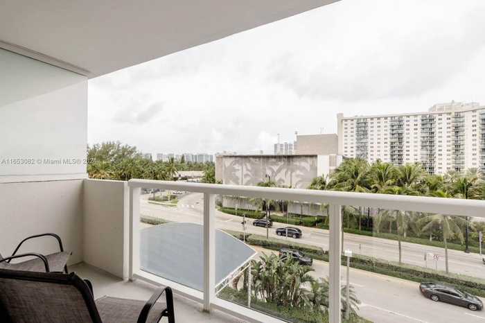 photo 14: 19201 Collins avenue Unit 332, Sunny Isles Beach FL 33160