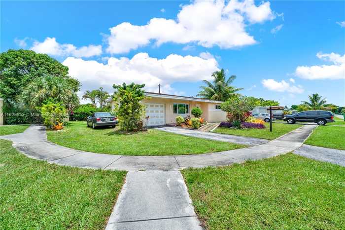 photo 2: 6791 NW 30th St, Sunrise FL 33313