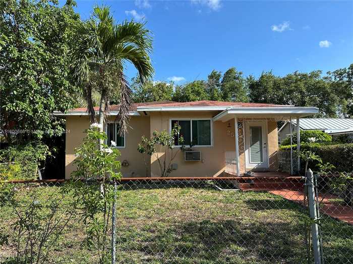 photo 1: 250 NW 98th St, Miami FL 33150