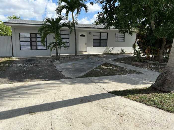 photo 1: 735 W 73rd PL, Hialeah FL 33014