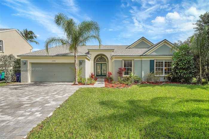 photo 1: 10396 Grove St, Cooper City FL 33328