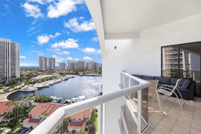 photo 1: 3610 Yacht Club Dr Unit 1504, Aventura FL 33180