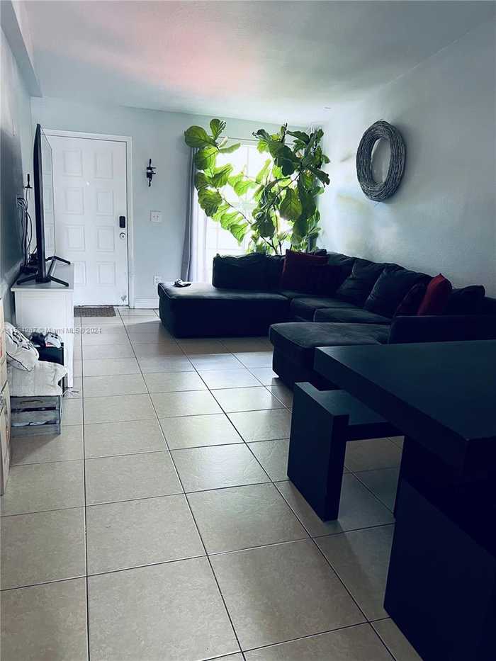 photo 2: 8255 NW 186th St Unit 1002, Hialeah FL 33015