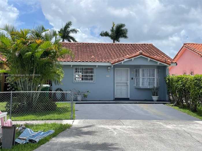 photo 1: 8828 NW 114th St, Hialeah Gardens FL 33018