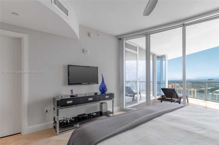 photo 19: 17121 Collins Ave Unit 3304, Sunny Isles Beach FL 33160