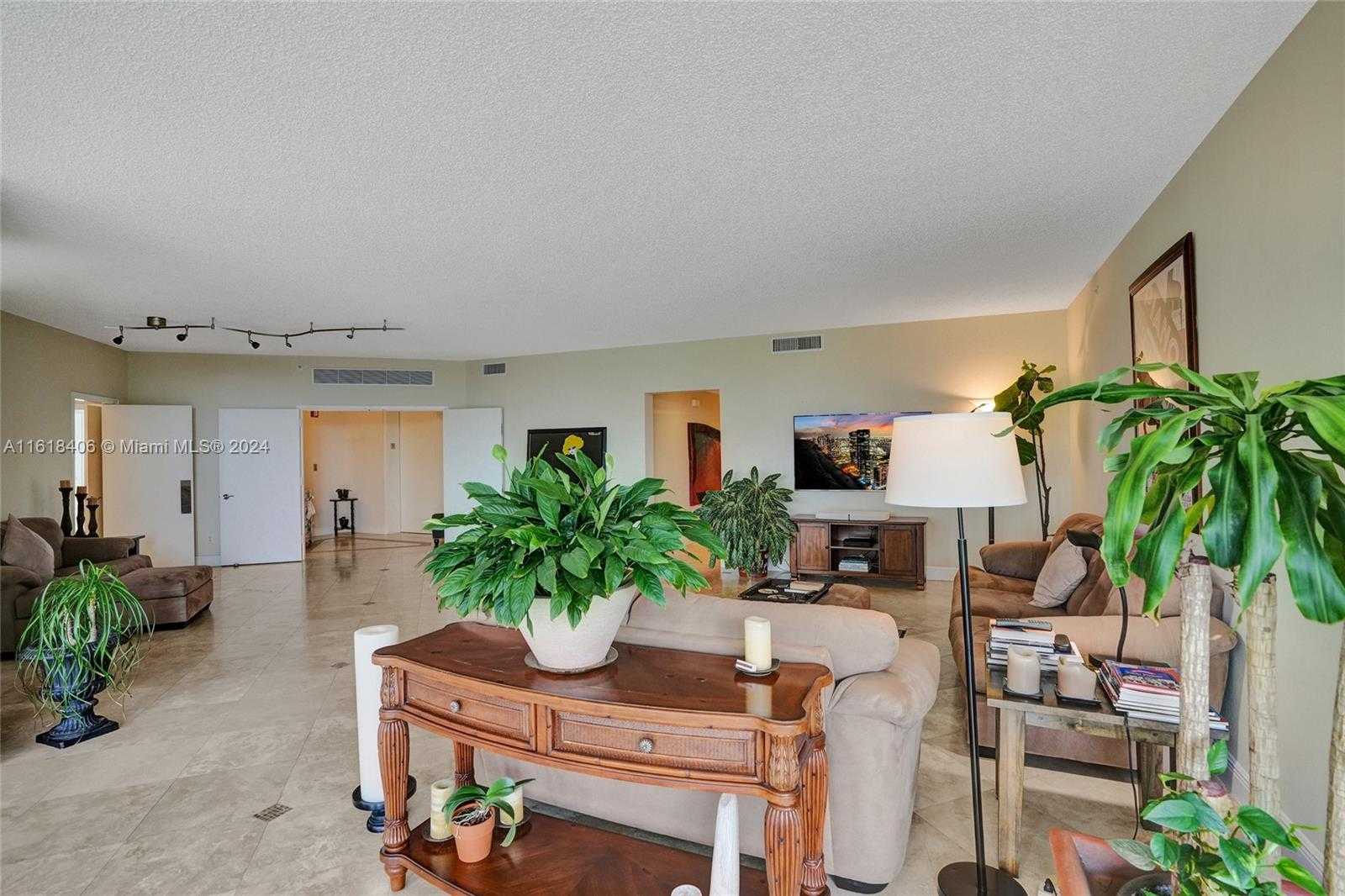 photo 1: 21050 Point Pl Unit 502, Aventura FL 33180