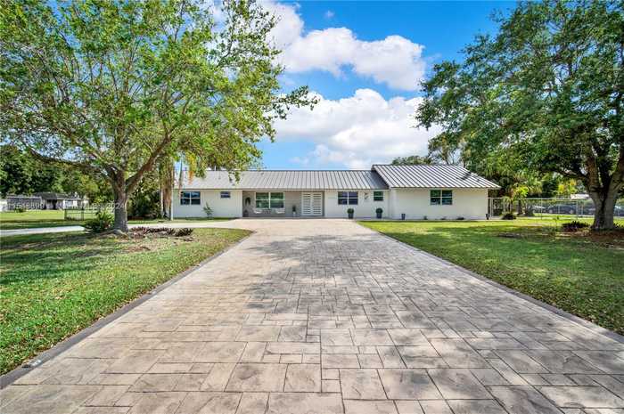 photo 2: 16760 SW 296th St, Homestead FL 33030