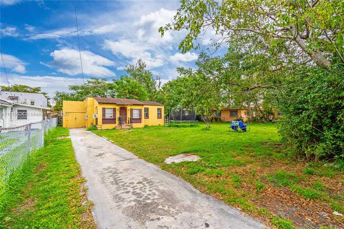 photo 2: 1027 NW 29th St, Miami FL 33127