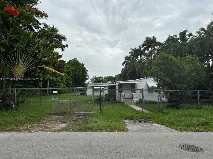 photo 5: 477 NE 154th St, Miami FL 33162